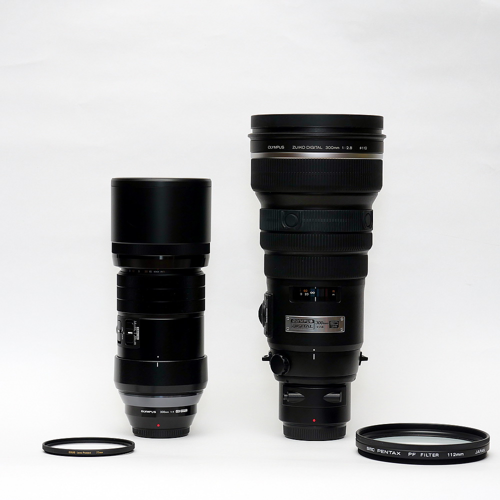 OLYMPUS M.ZD 300mm F4 IS PRO versus ZD 300mm F2.8 SHG